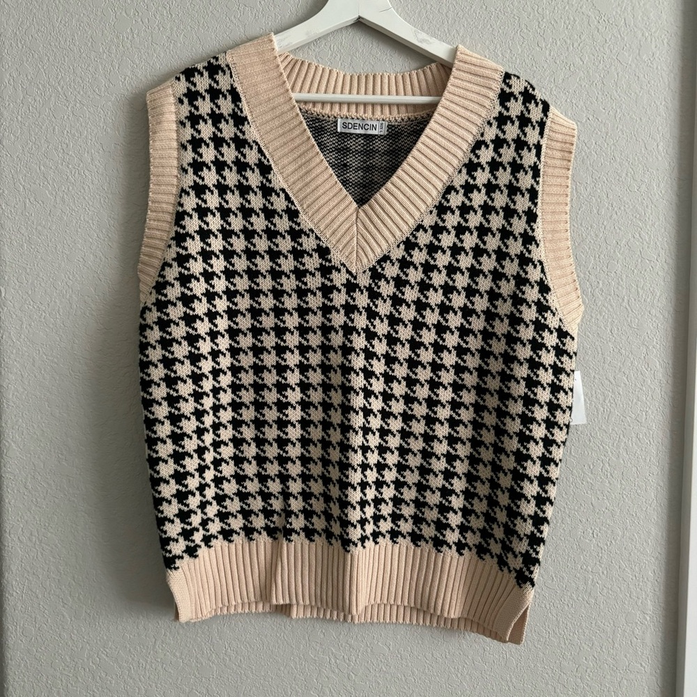 Houndstooth Sweater Vest